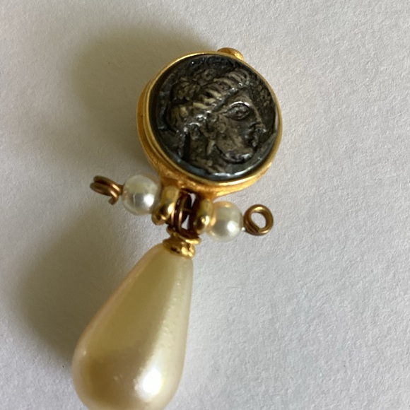 Etruscan Style Coin Earrings Faux Pearl Stamped LM Intaglio Mobe Classic Gift - Picture 5 of 13
